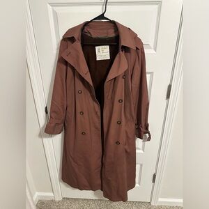 Vintage London Fog hooded trench coat,removable liner. Very nice condition.
